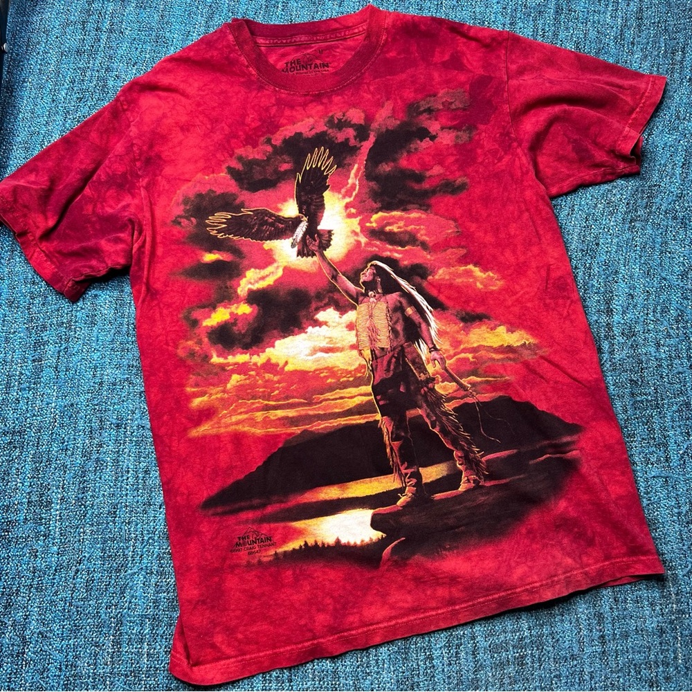 Vintage 1997 The Mountain Native American and Eagle Print T-Shirt in Red Medium